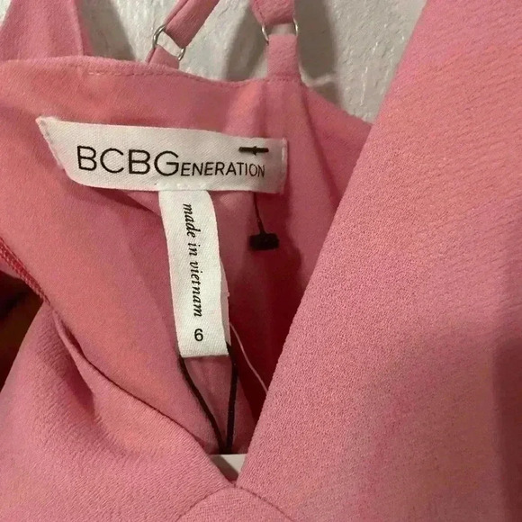152.BCBGeneration Size 6 Deep V-Neck Spaghetti Strap Mini Cocktail Pink Dress - Picture 7 of 8